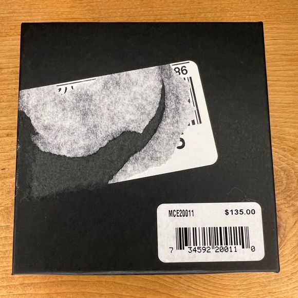 NWT Macy’s Half Hoop Earrings Emerald Green with Black Dust Cover - Picture 8 of 8